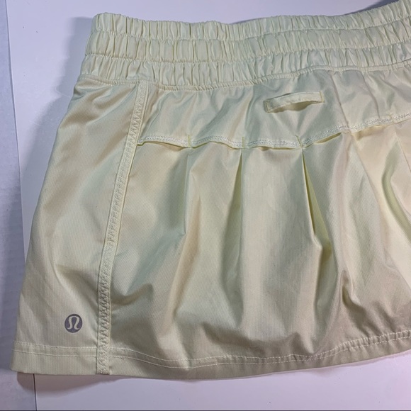 Size 4 Lululemon pale yellow leader of the track active skirt - Picture 14 of 15